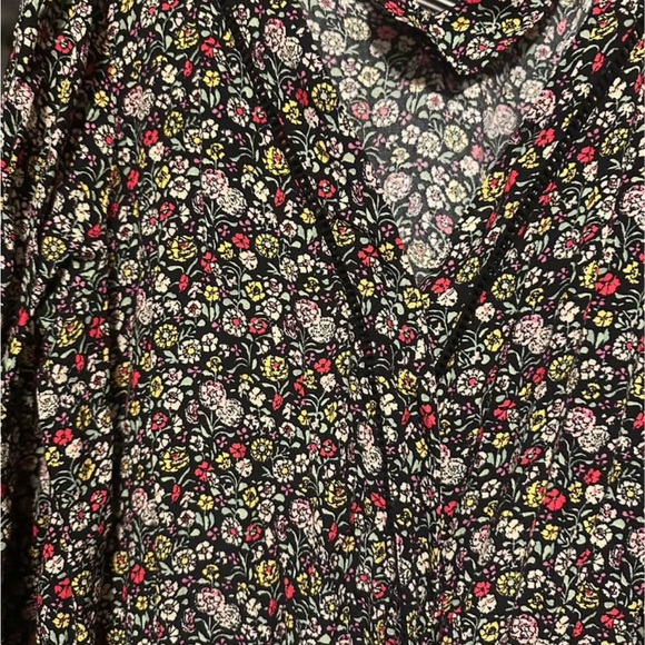 LOFT Floral Romper - Picture 4 of 5